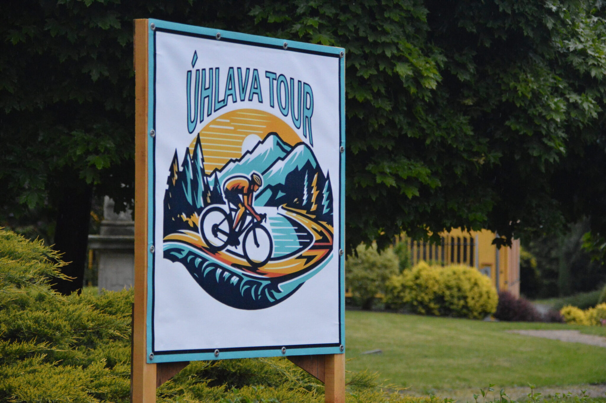 Peloton závodníků Úhlava Tour