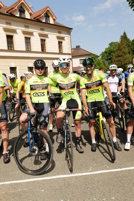 Cyklisté před startem Úhlava Tour 2026 v Dolní Lukavici.